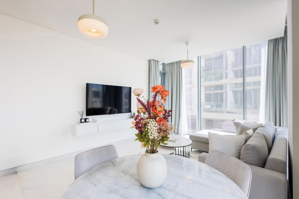 Charming 1BR Apt - Near Downtown Dubai