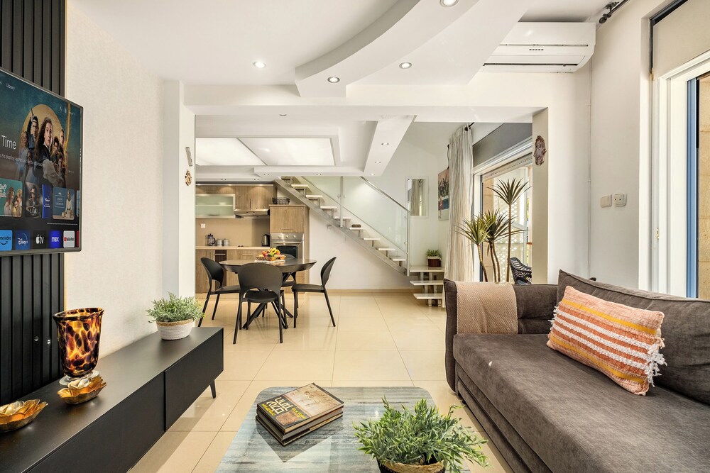 Royal Park Apt Resort by Sea N Rent