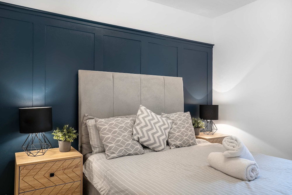 Modern 2bed Apartment-free Parking