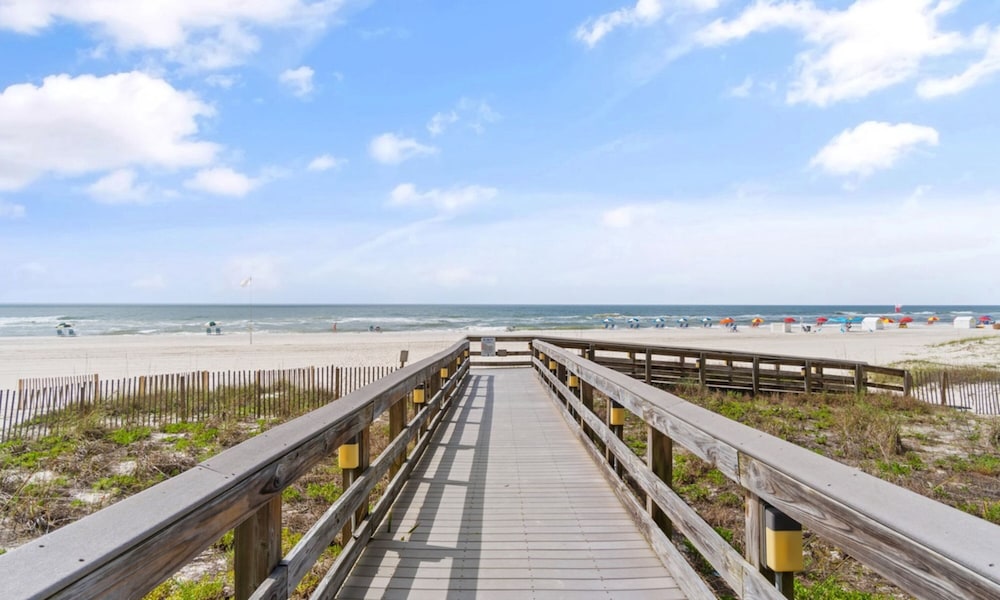 Pelican Pointe by Hosteeva