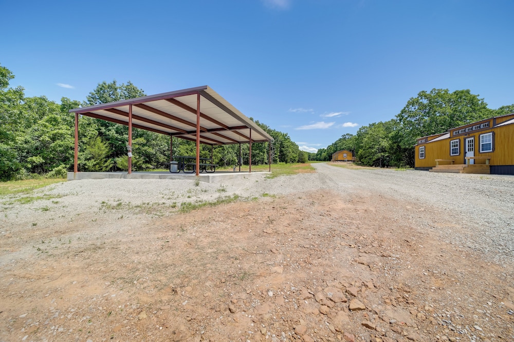 Hike, Fish & Explore: Cabin Near Eufala Lake!