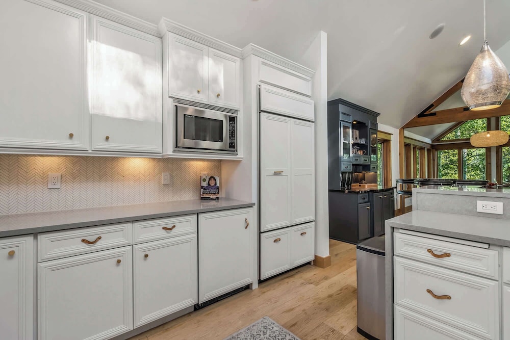 Evergreen Escape Home for 12