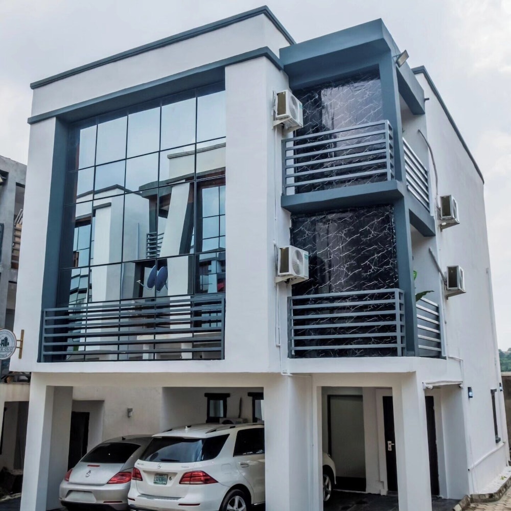 HOUSE 575