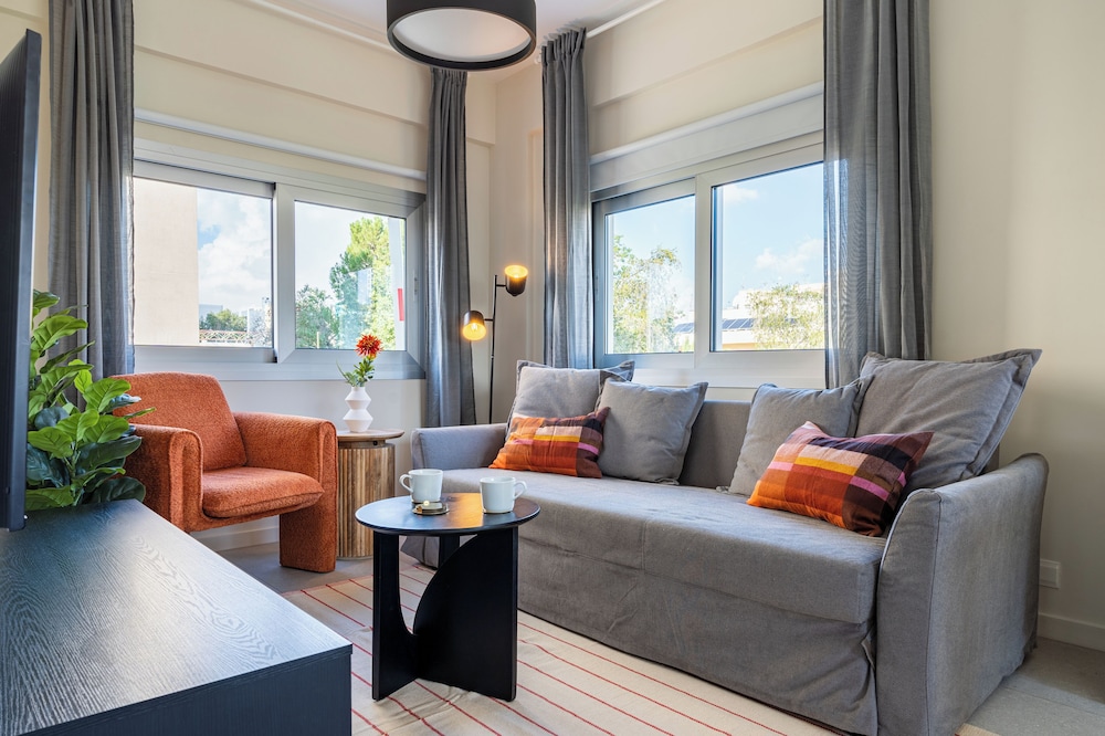 Local Host Living - Signature Apartments in Nicosia