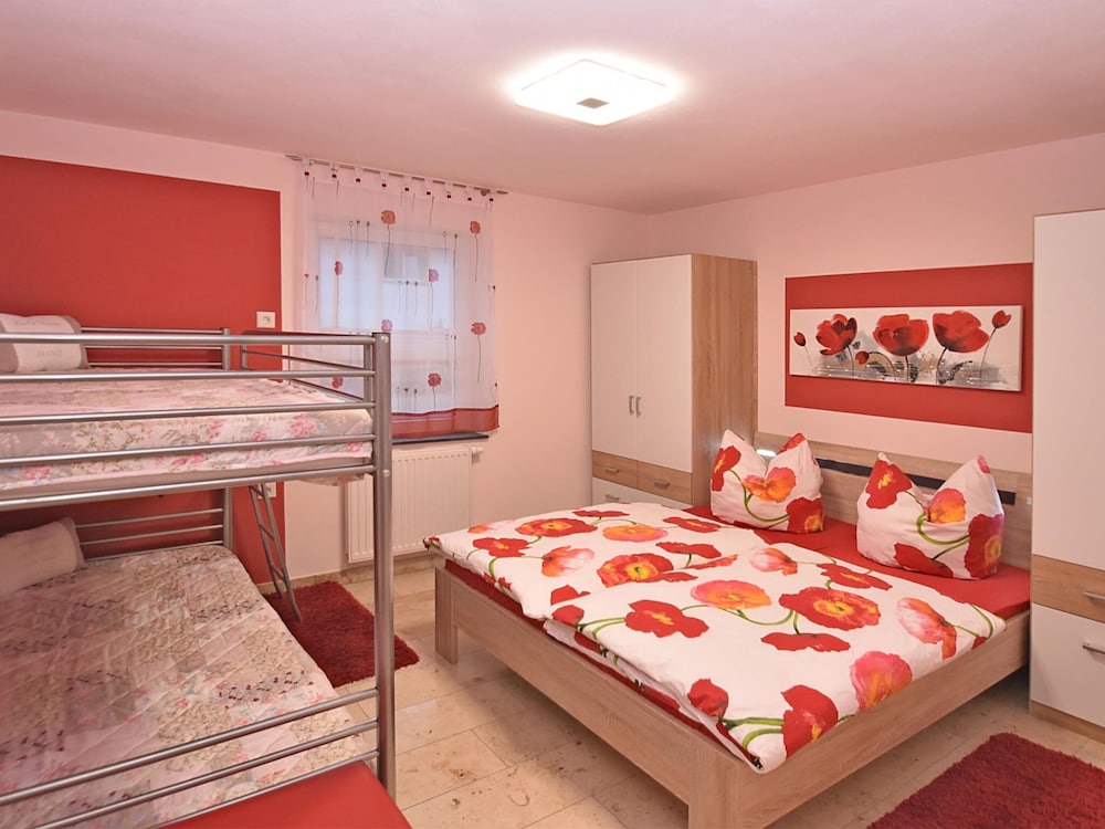 Roomy Apartment in Lichtenhain With Pond