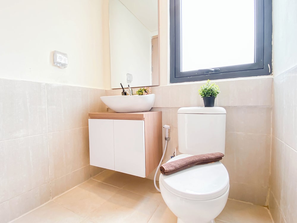 Homey And Modern 2Br At Meikarta Apartment, Cikarang - 18