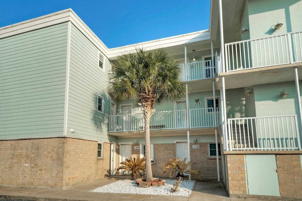 Gulf Views + Pools, Tennis, Pickleball & Beach Access Awesome Beachfront by Avantstay