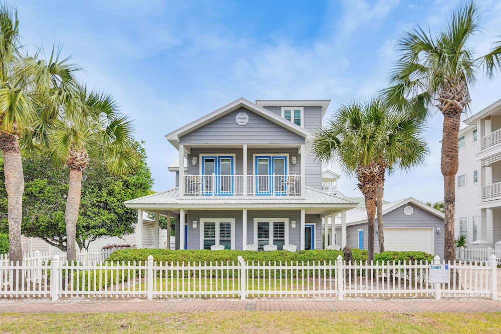 Grand Destin Getaway - Walk a Block to the Beach!