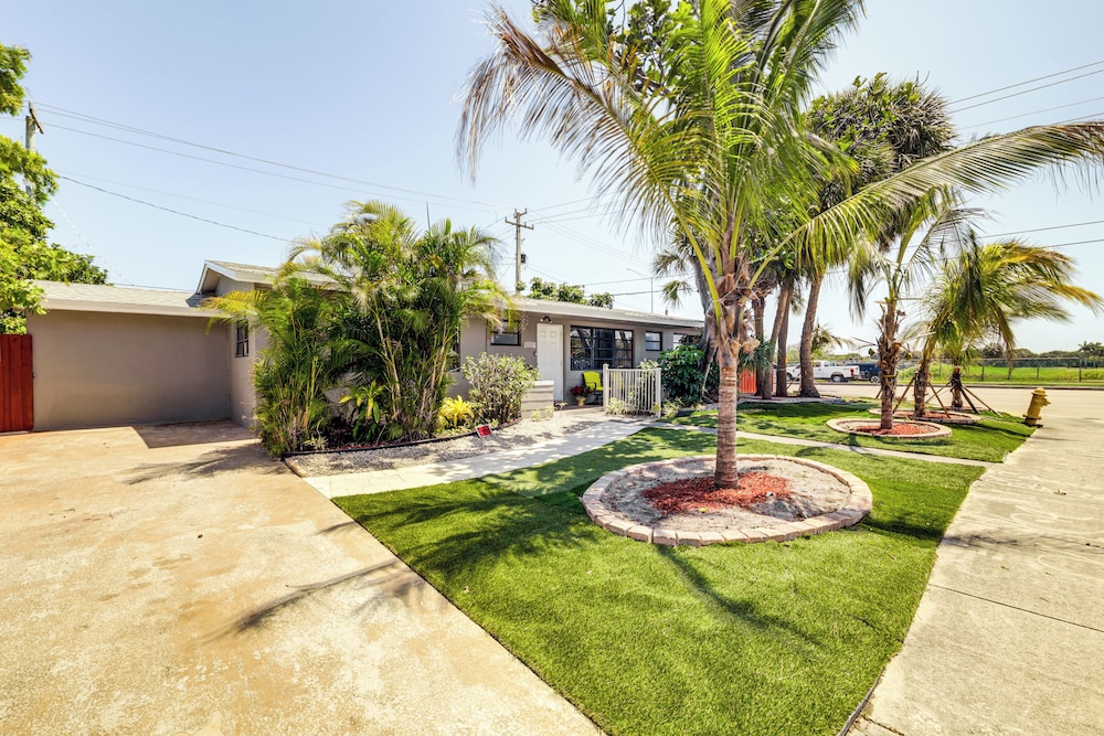 Walk to Dining & Shopping: Pompano Beach Home!