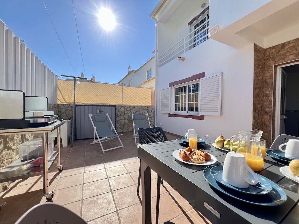 Pêra Stylish Villa With Pool by Homing