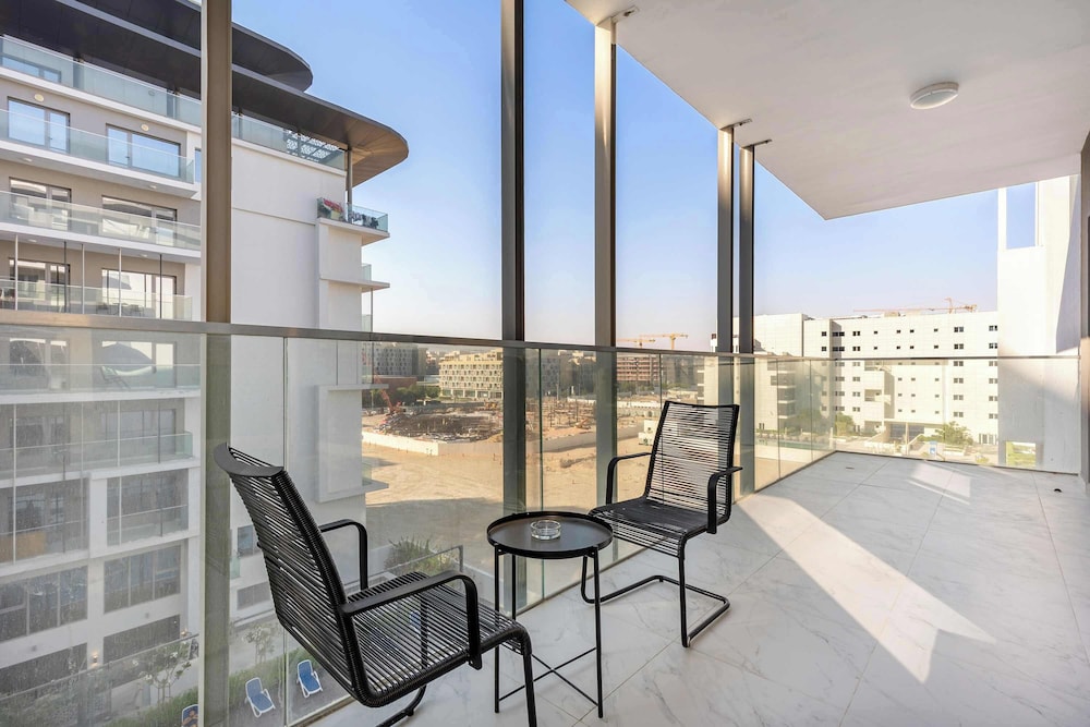 Abu Dhabi Vacations - Silkhaus Oasis Towers - Masdar City - Property Image 6