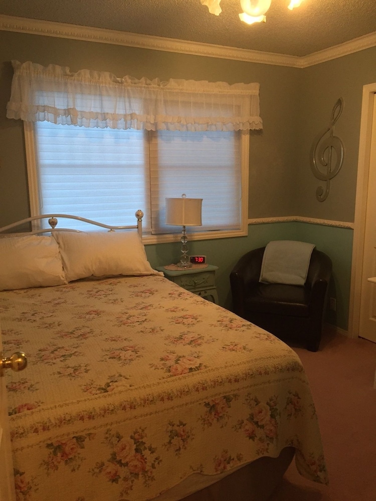 Elevate Rooms Harmony House B&B