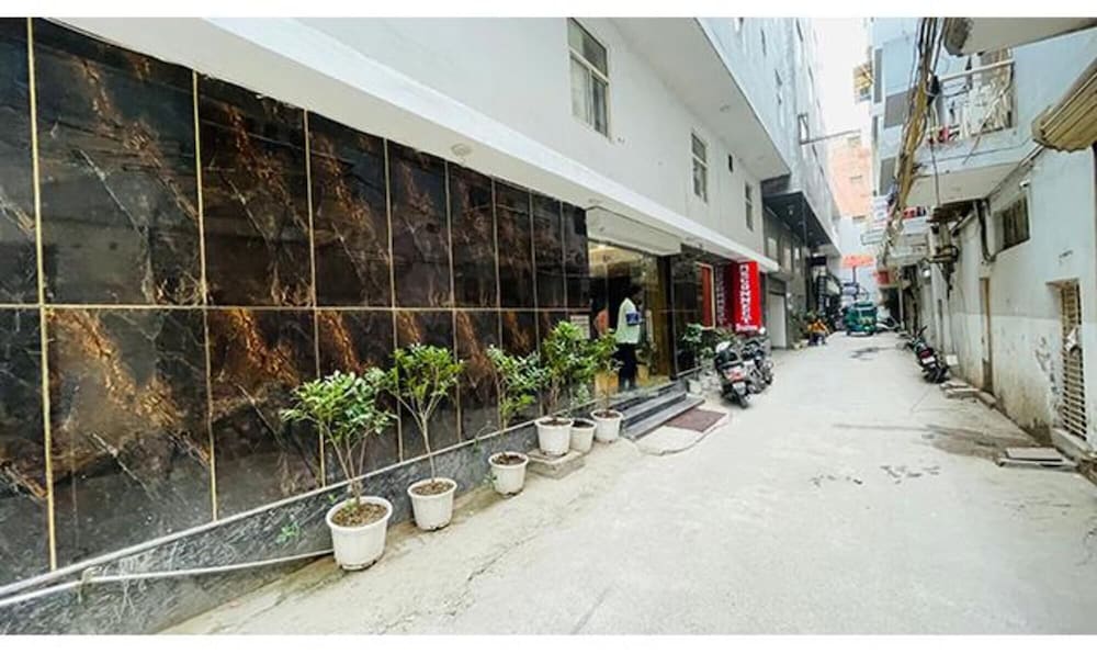 Hotel HSP Suites - Near IGI Airport - New Delhi