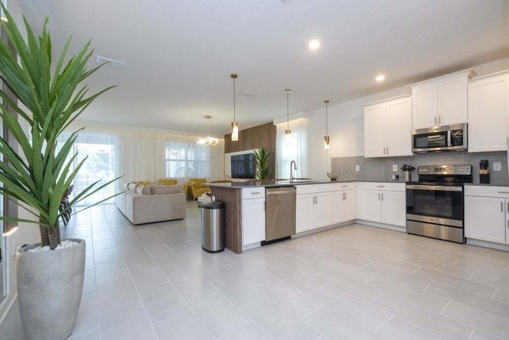 The Most Stunning Home With Everything You Want! 8 Bedroom Villa