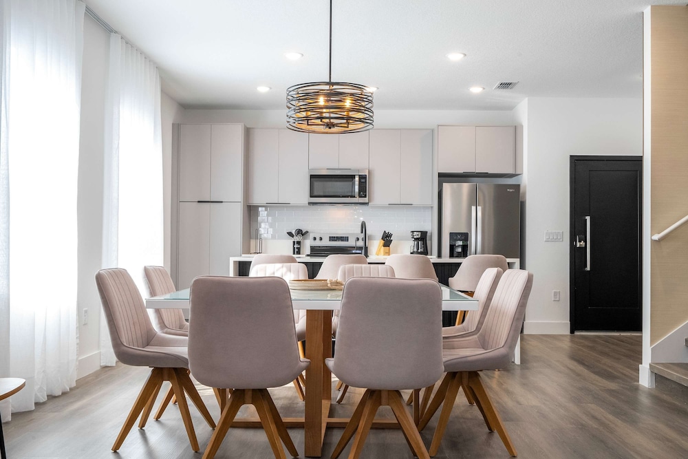 Newly Built 4BR Home Near Disney With Pool