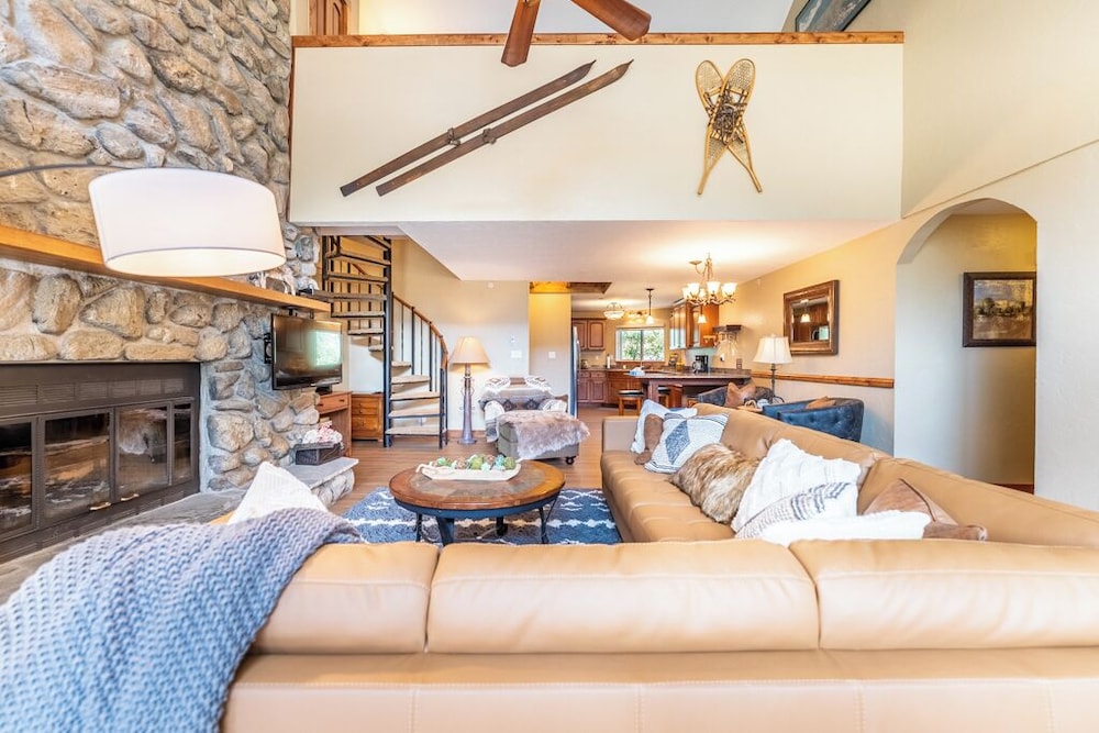 Cinnamon Ridge Building 1, #142