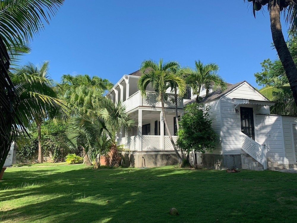 Hibiscus Hill Kings Treat - Ultimate Island Style House W/pool 3 Bedroom Home