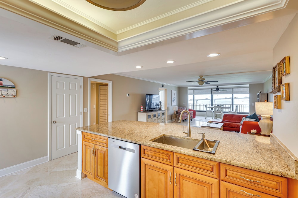 Panoramic Gulf Views: Renovated Fort Myers Condo!