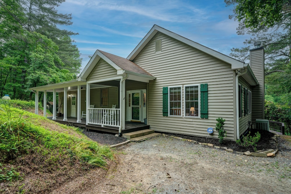 Lakeside Country Cottage
