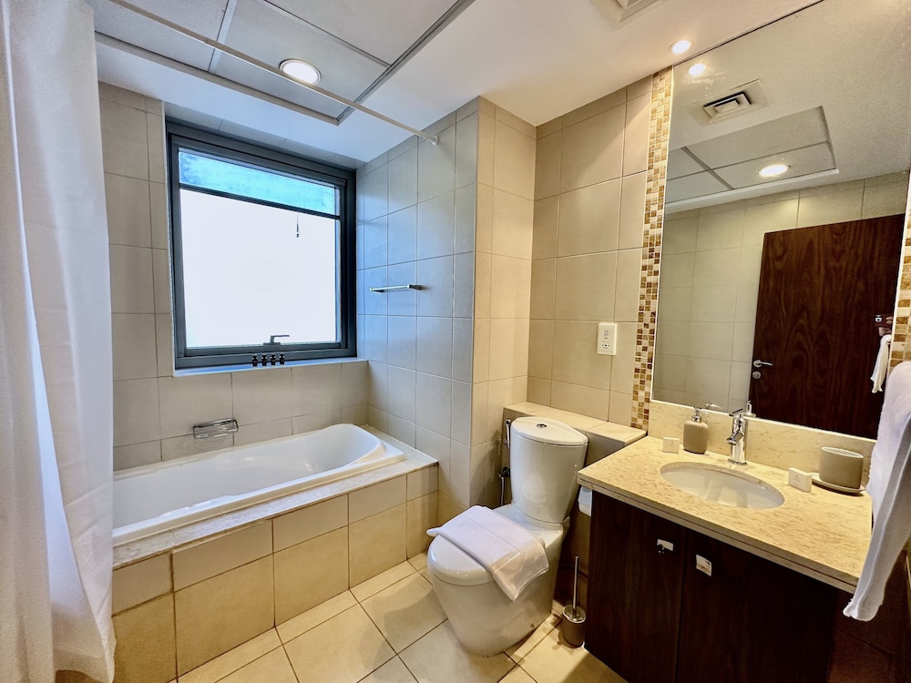 Lux BnB Executive Tower Business Bay