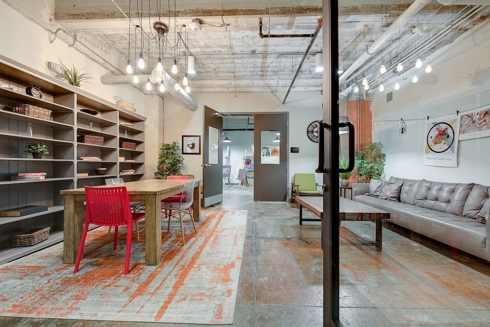 Brand New Stunning Unit Downtown