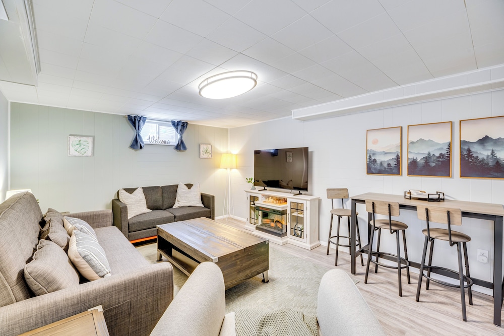 Colorado Springs Apt w/ Private Hot Tub
