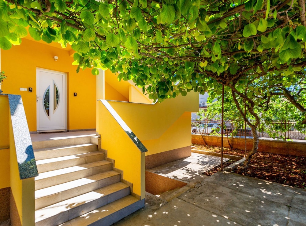 Spacious Zadar Apartments Near Beach