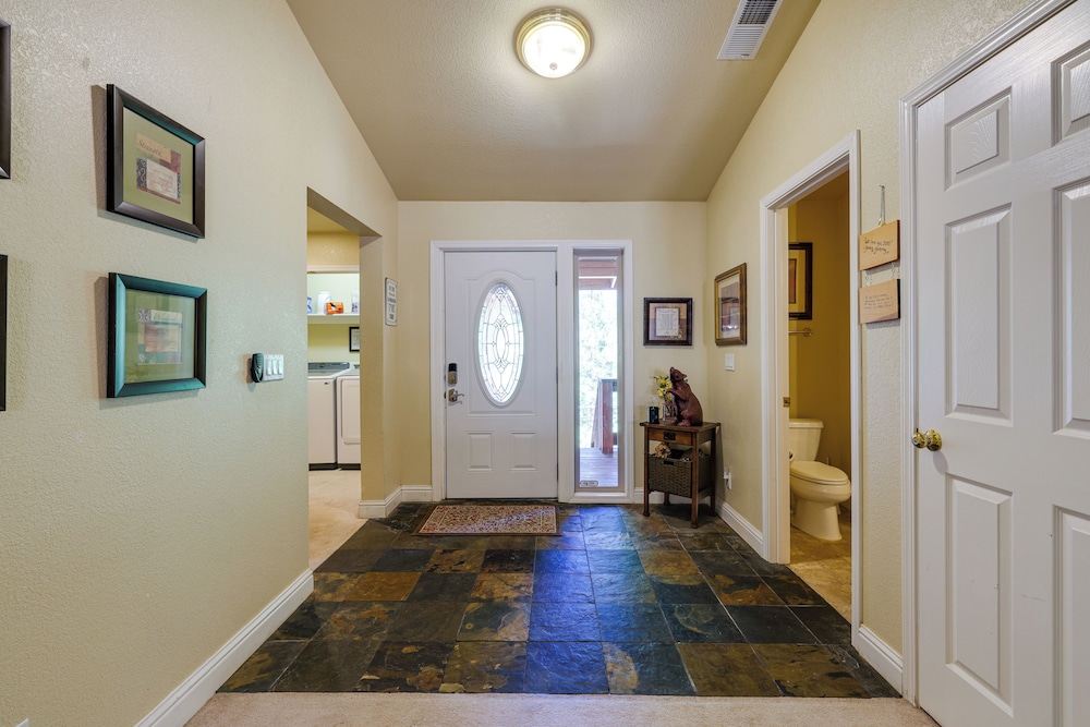 Groveland Vacation Rental Near Pine Mountain Lake!