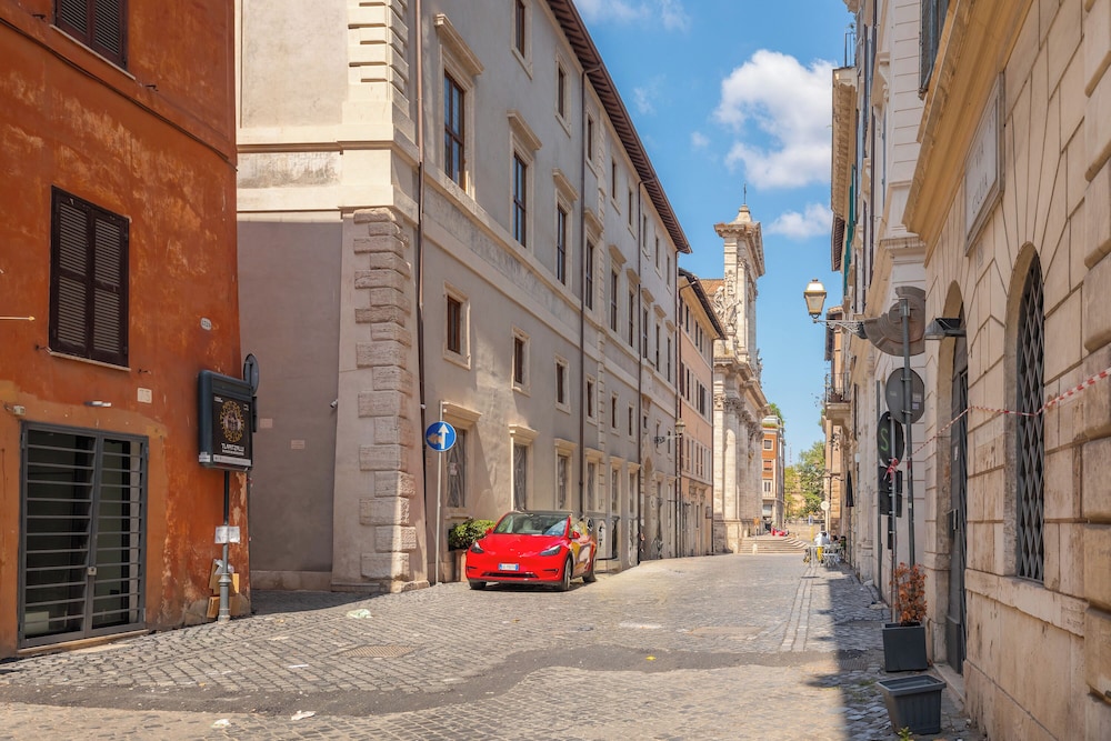 Via Giulia Apartments
