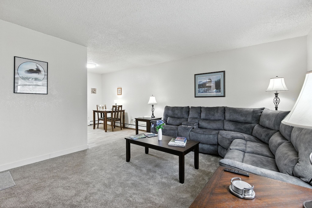 Anchorage 5br Retreat Hikes, City & Comfort 5 Bedroom Home