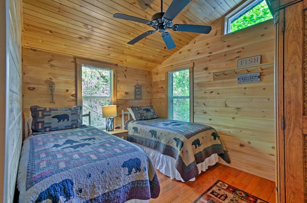Cabin by Bold Creek: Book Now for Polar Express! view 2