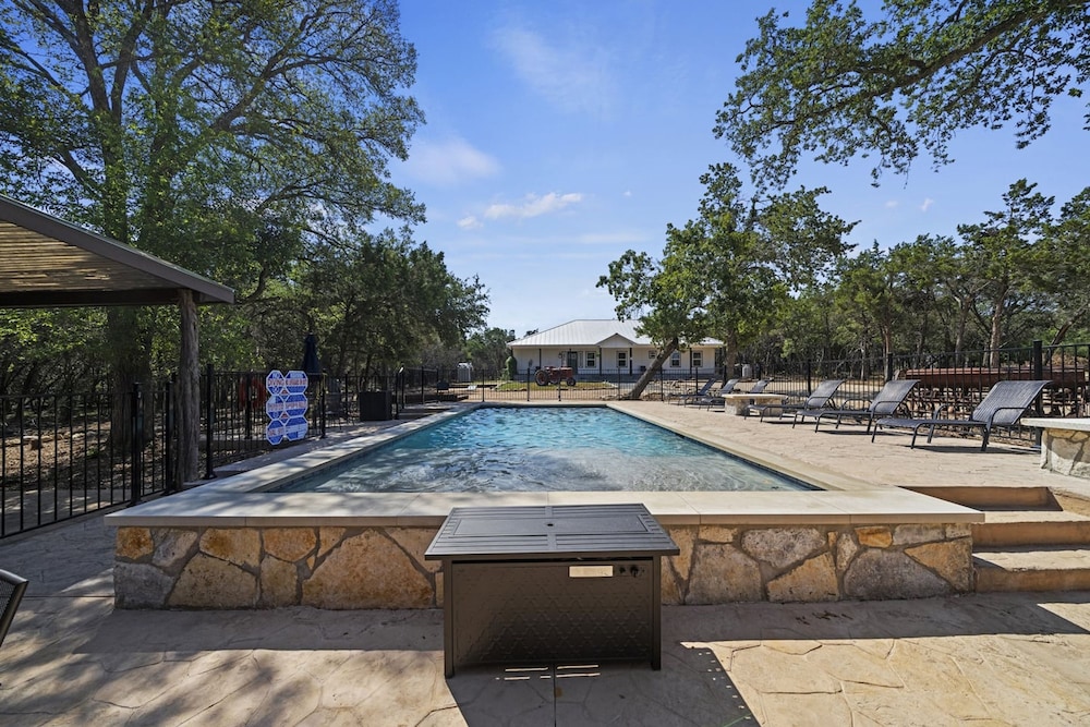 Luxury Retreat for 28 Terracotta Bliss Getaway