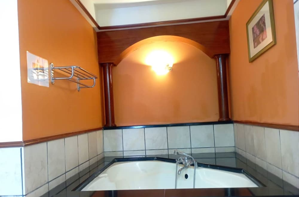 Alpine LXPD Premium Water Chalet photo 6