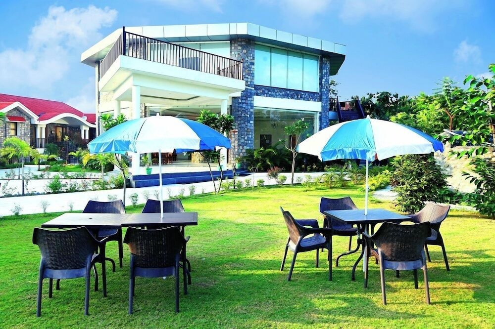 Crestmont Manral Resort Jim Corbett