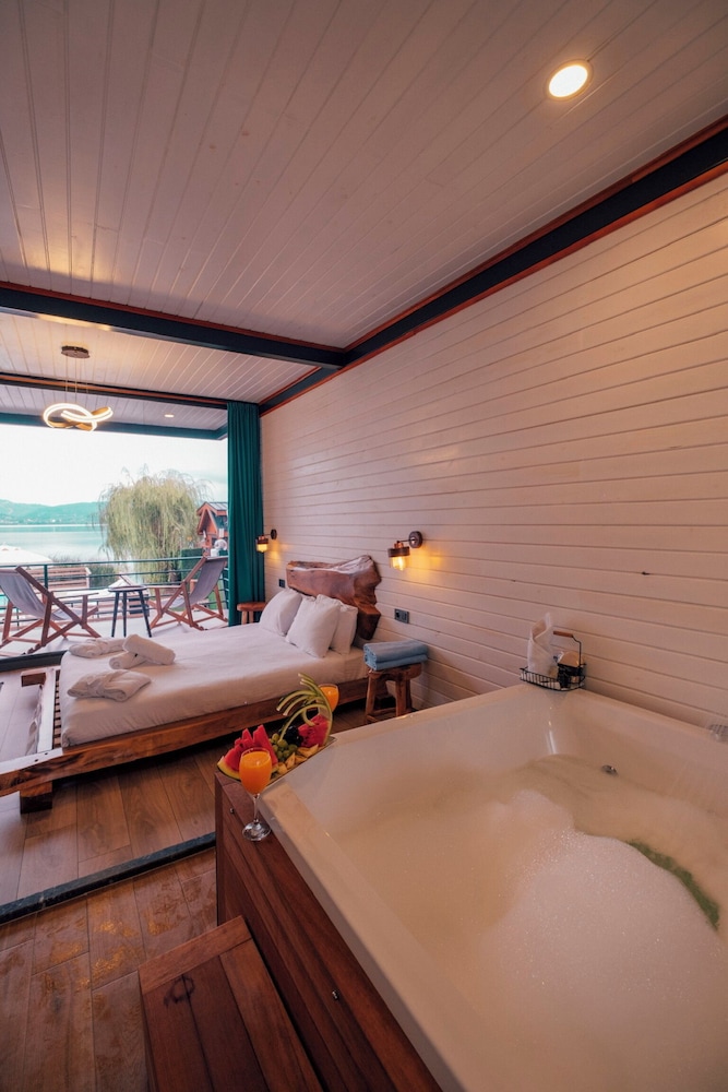 SAPANCA KIYI BUNGALOV