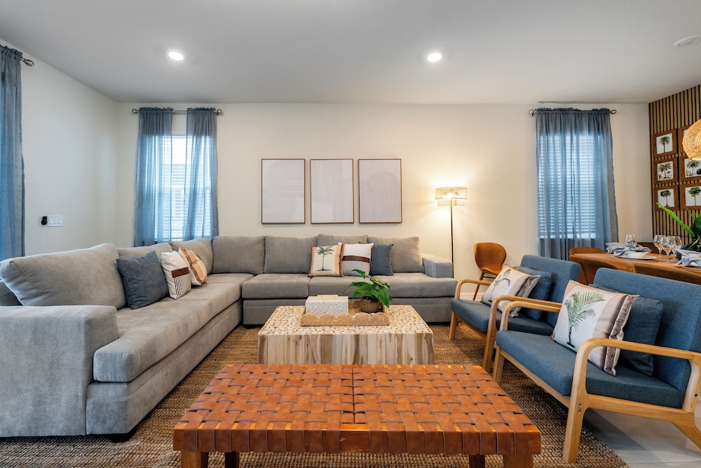Dazzling New 7BR Villa  Disney Theme Rms