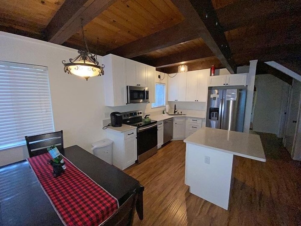 2708 Springwood Drive 2 Bedroom Cabin