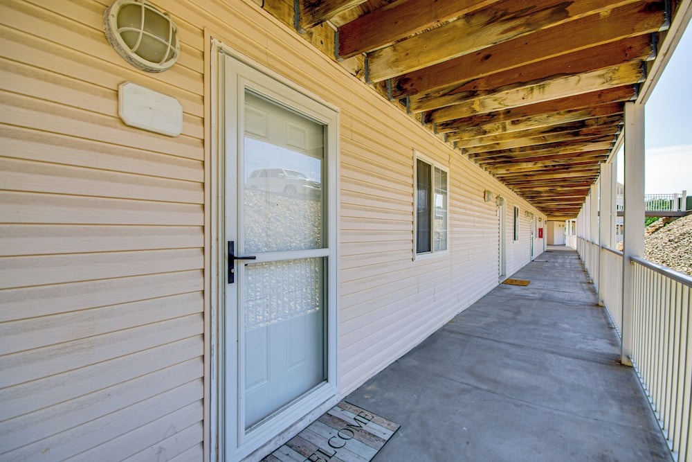 Balcony w/ Marina Views: Lake Ozark Hideaway!