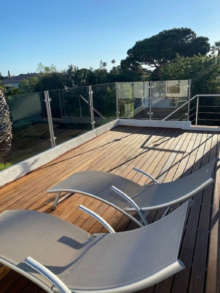 Casa Ninho Spacious 5 Bedroom Villa in an Enviab