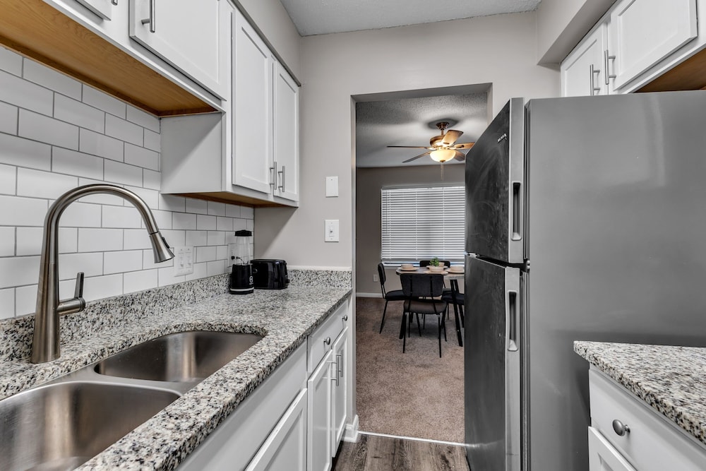 King 2BR Suite in Research Triangle Park