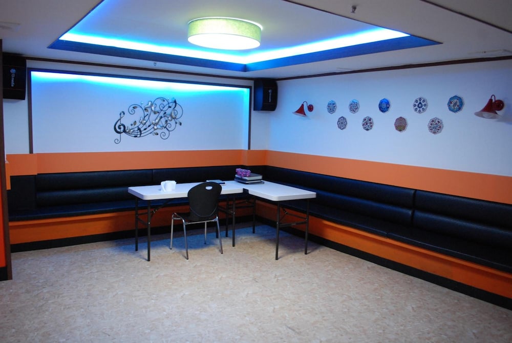 Jeju R Hotel & Guest House - Hostel