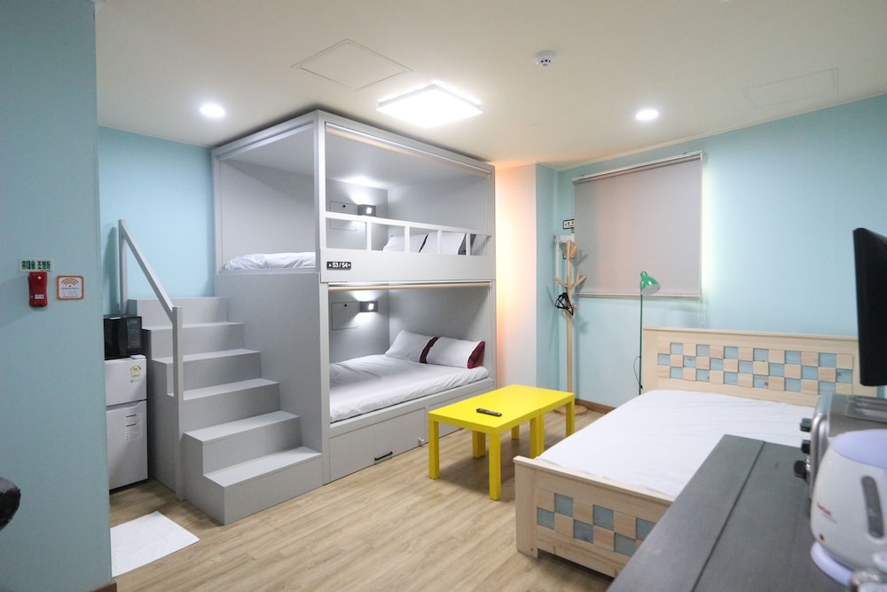 Midtown Hostel
