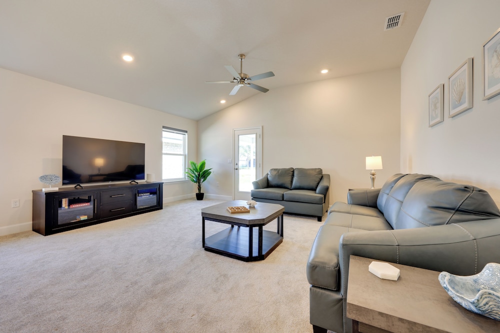 11 Mi to Ocean: Home w/ Pool Access in Palm Coast