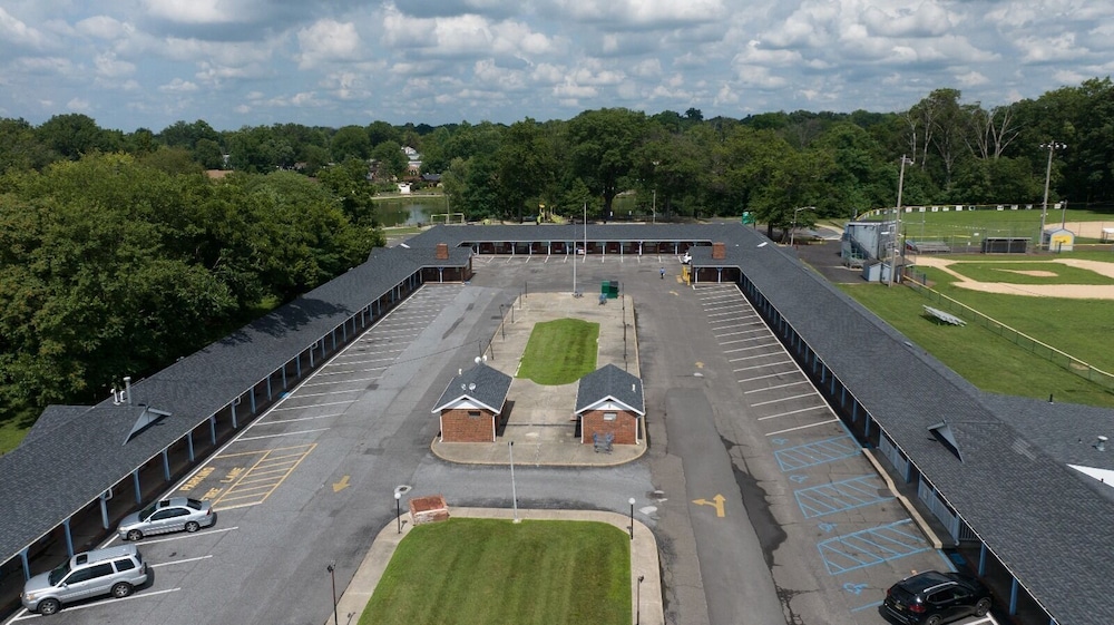 Budget Inn and Suites