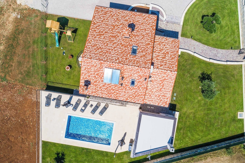 Villa Rosewood