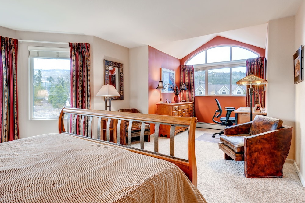 Bay Club Town Homes by CRMR view 2