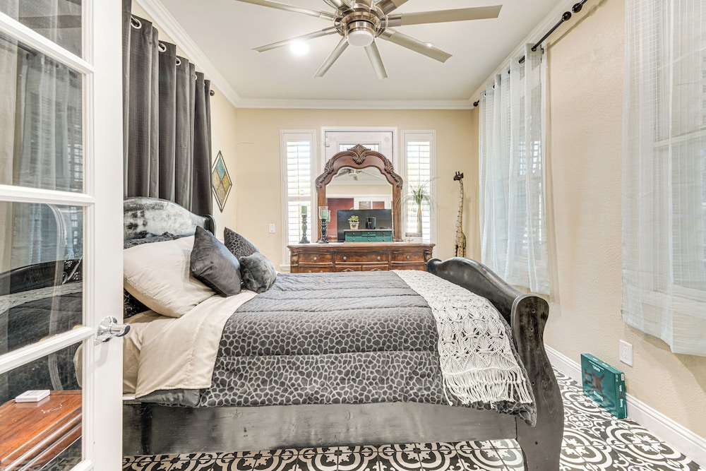 Golf, Fish & More: Cozy Safari Unit in Atwater!