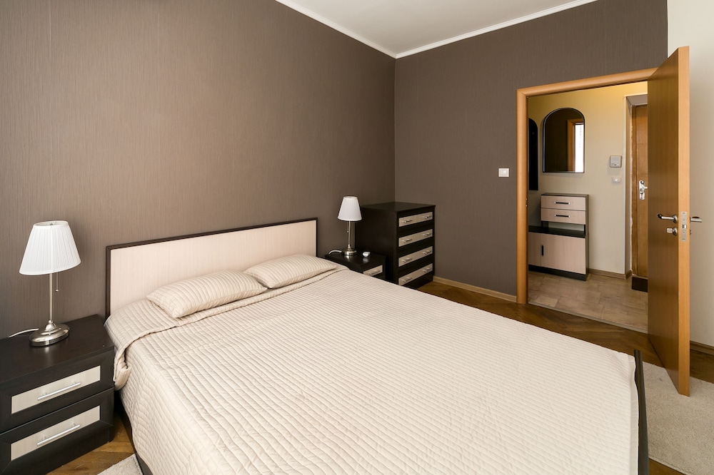 MaxRealty24 Chernyakhovskogo 3