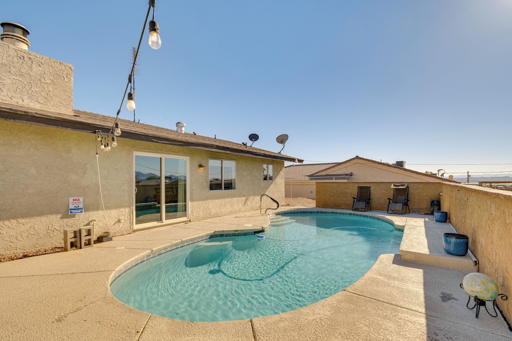 2 Mi to Lake Havasu: Pet-friendly Home