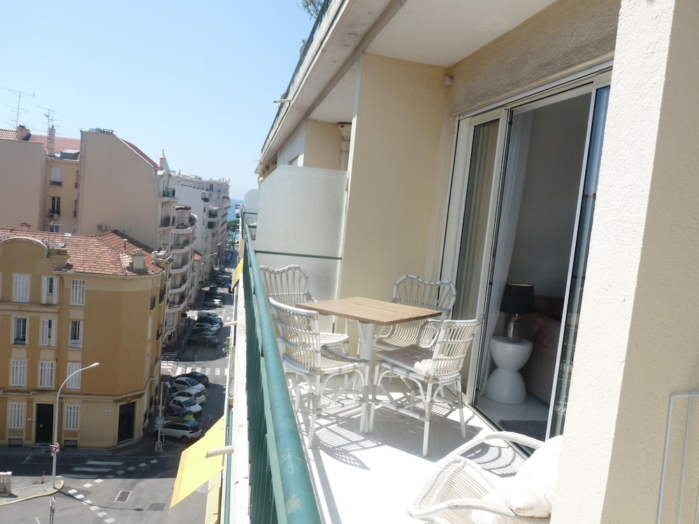 Two Bedroom Apartment Next to the Croisette in Cannes a Short Walk to the Palais des Festivals - 1961